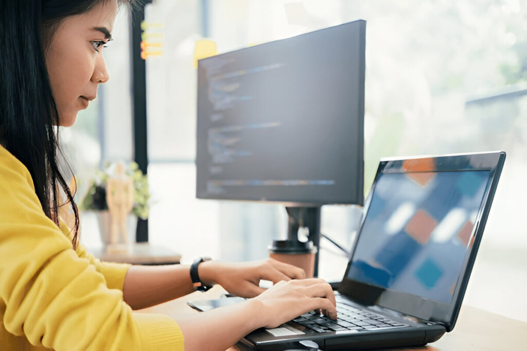 Women working on Jewelry design Software